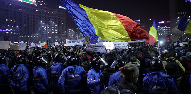 Lebih Dari 200 Ribu Warga Rumania Menuntut Penguasa Mundur