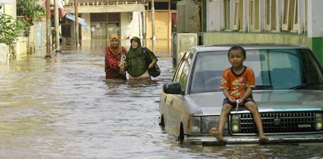 Banjir Di Kampung Melayu Sempat Setinggi 1,5 Meter