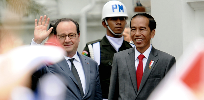 Jokowi Sambut Presiden Perancis Di Halaman Istana