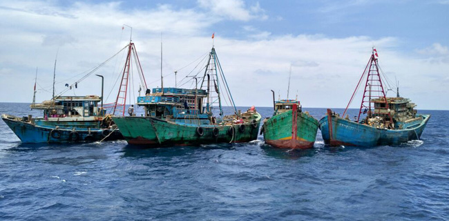 Bakamla RI Ringkus 13 Kapal Ikan Vietnam Di Laut Natuna