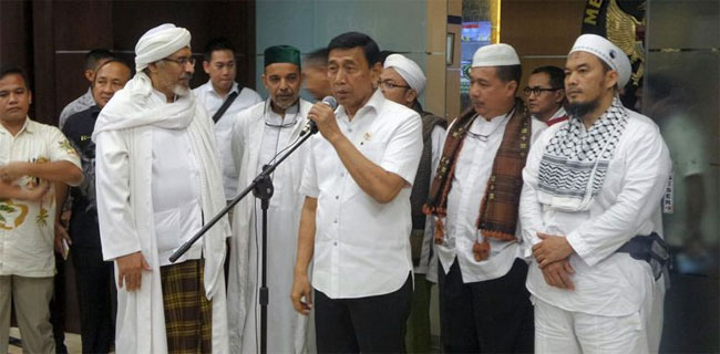 Wiranto Pastikan Polisi Punya Dasar Untuk Menangkap Al Khaththath Cs