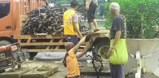 Kelurahan Kuningan Barat Bau Sampah Saat Angin Berhembus