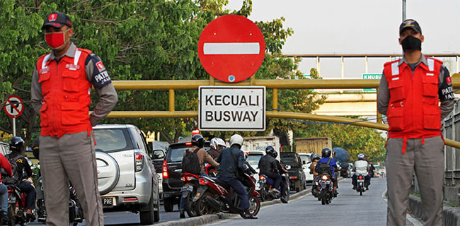 Tak Diizinkan Lewat Busway, Pengendara Nyaris Tikam Petugas