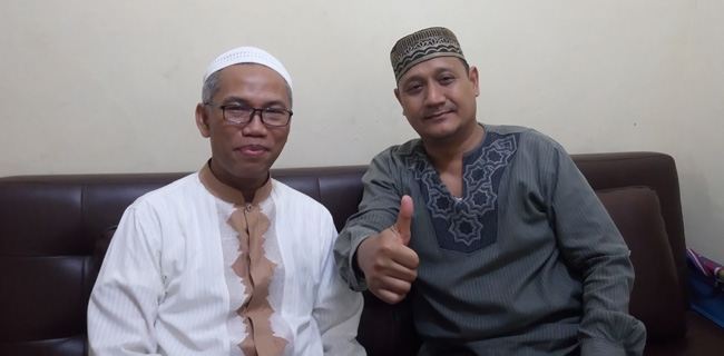 <i>Senin Sore Di Rumah Buni Yani</i>