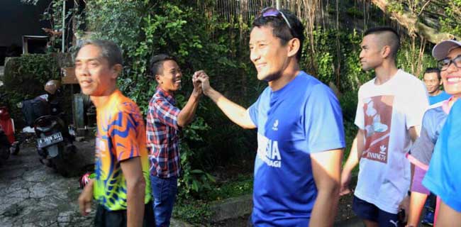 Sebelum Ke TPS Sandiaga Uno Tos Dengan Kotak-kotak