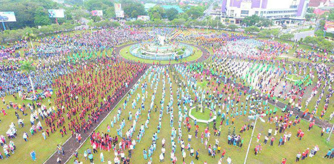 79 Ribu Penari Dayak Berhasil Pecahkan Rekor Muri