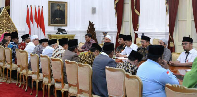 Undang Ke Istana, Jokowi Kembali Ajak Ulama Ikut Menentramkan Suasana Jelang Pilkada DKI