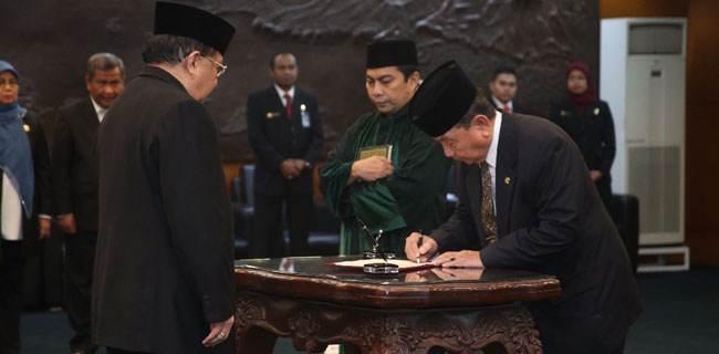 Mangindaan Pimpin Prosesi PAW Roy Suryo Dan Abdul Wahab