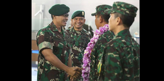 Tiba Di Indonesia, Juara Lomba Tembak AASAM Disambut Kasdivif 1 Kostrad