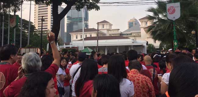 Pendukung Ahok Kumpulkan 10 Ribu KTP Di Balaikota