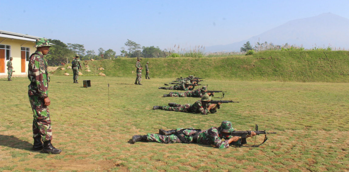 Latihan Menembak