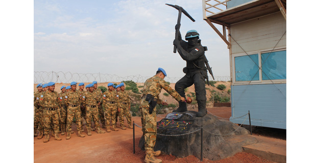 Patung Peacekeeper Diresmikan Di Bumi Afrika