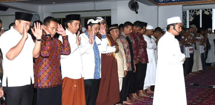 Presiden Jokowi Shalat Tarawih Di Masjid Andalusia, Sentul City