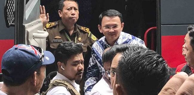 Lewat Pengeras Suara, Ahok: Saya Aman Disini, Mohon Bubar