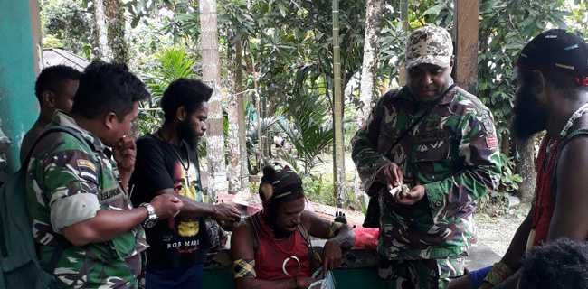 Cegah Konflik, Babinsa Koramil Timika Temui Tokoh Masyarakat