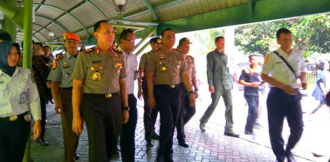 Wakapolri Bersama Kapolda Metro Sidak Dua Stasiun Ibukota