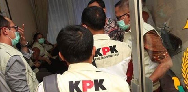 Dari Bengkulu Ke Jakarta, Tim KPK Boyong Tiga Orang Terjaring OTT Termasuk Jaksa