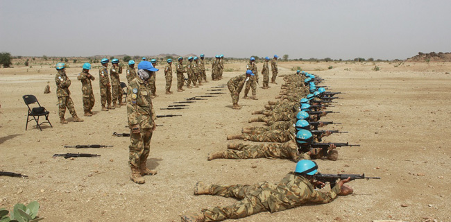 Pasukan Garuda Latihan Menembak Di Sudan