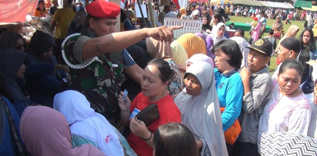 Ribuan Warga Cijantung Serbu Bazar Kopassus