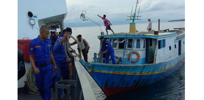 Kapal Angkut 25 Ton Minyak Tanah Ilegal Tertangkap Di Perairan Halmahera