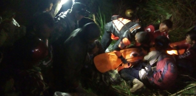 Kepala Basarnas Serahkan Korban Kecelakaan Heli HR3602 Ke Keluarga