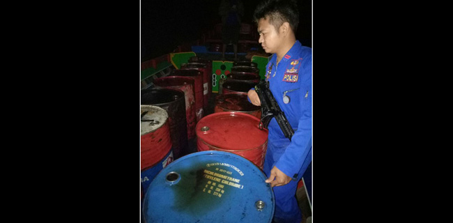 Bakamla Ciduk Kapal Motor Muat Puluhan Drum BBM Ilegal