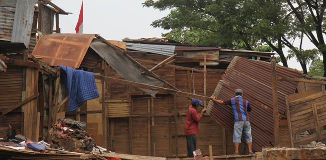 Bongkar Rumah Sendiri