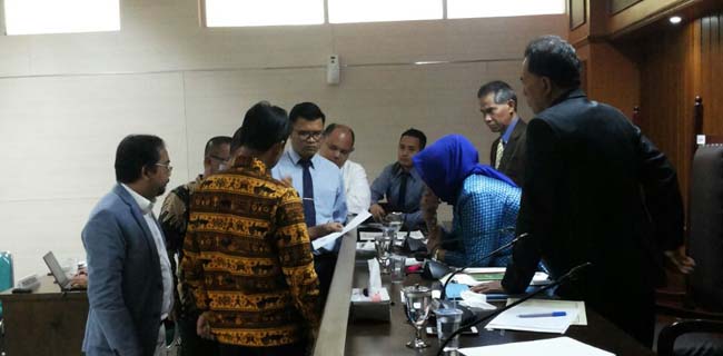 Makin Banyak Pedagang Buktikan Dugaan Monopoli Di AMDK