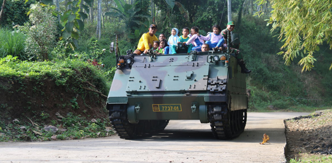 Anak TK Naik Tank