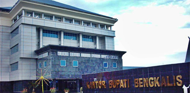 Penyidik KPK Geledah Kantor Bupati Bengkalis