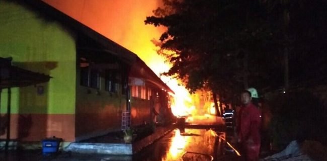 Polisi Ringkus 2 Tersangka Pembakar Sekolah Di Kalteng