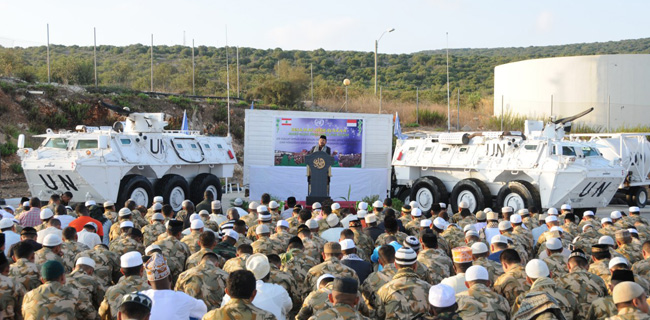 Tentara Muslim Salat Ied Bersama Di Lebanon