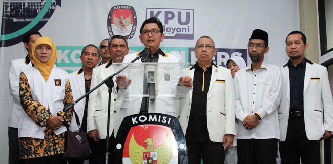 Sekjen PKS Meneteskan Air Mata Di Kantor KPU