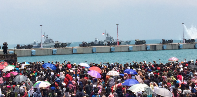 Parade Perang TNI Membuat Pengunjung Takjub