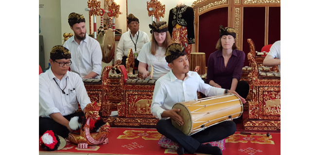 Gamelan Bali Yang Dibawakan Mahasiswa Australia Diacungi Jempol
