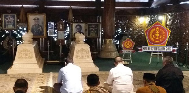 Ziarah Ke Astana Giribangun