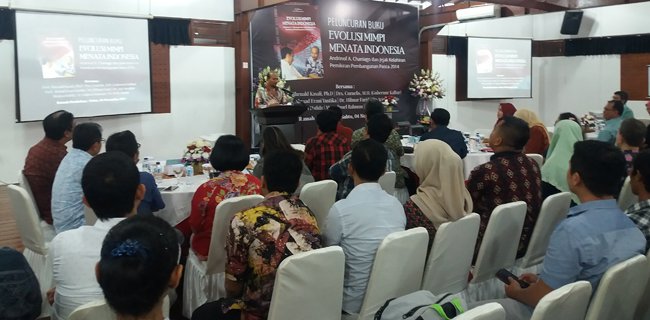 Buku "Evolusi Mimpi Menata Indonesia" Mengulas Catatan Penting Andrinof Chaniago