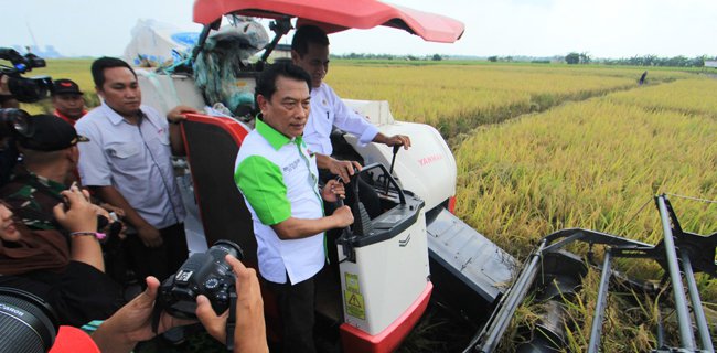 Ketum HKTI Moeldoko Bina Petani Milenial