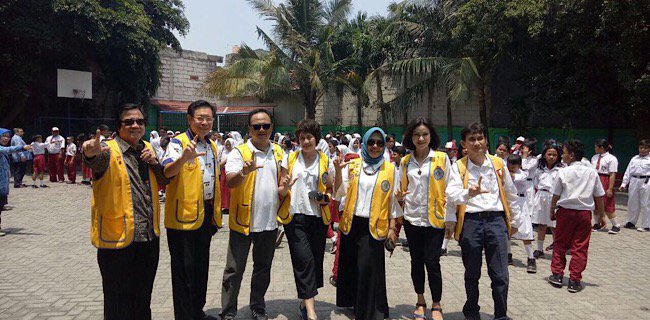 4 Lion Club Jakarta Bantu Daya Lihat 746 Mata Siswa SD