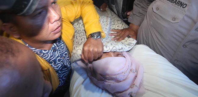 Desas-desus Mobil Menabrak Tiang