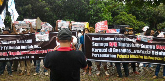 Sekelompok Orang Tuntut KPK Garap Yasonna