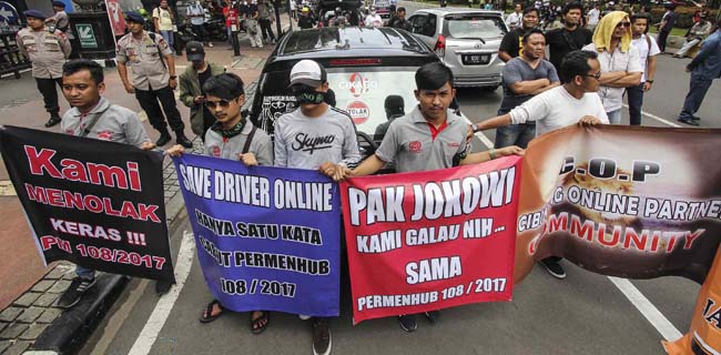 <i>Menolak PM 108/2017</i>