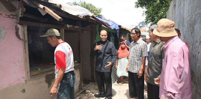 Pimpinan MPR Bantu Perbaikan Rumah Korban Pohon Tumbang