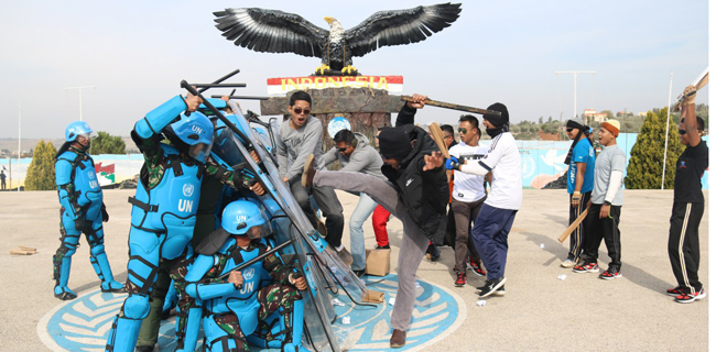 Markas Pasukan Garuda Didemo Massa Anti Perdamaian