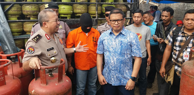 Digerebek, Ribuan Tabung Dari Gudang Gas Oplosan Di Tangerang