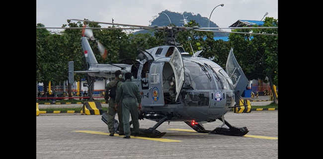 Helikopter SAR Kawal Renang Dan Dayung Lintas Selat Sunda