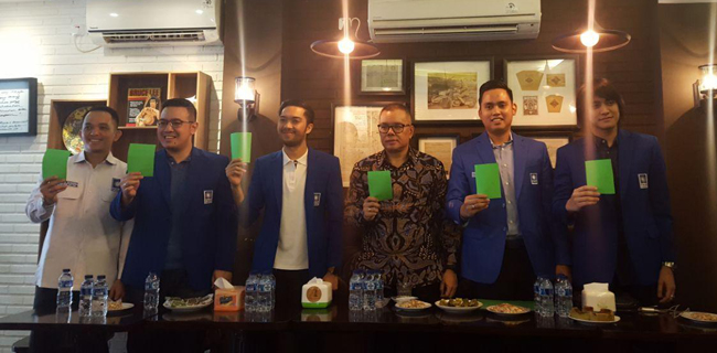 Generasi Muda PAN Ganjar Jokowi Dengan Kartu Hijau