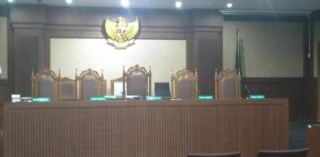Sidang Lanjutan KTP-El <I>Ngaret</I>
