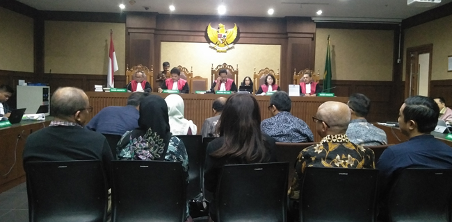 Irvanto Dan Sembilan Saksi Dihadirkan Di Peridangan Novanto