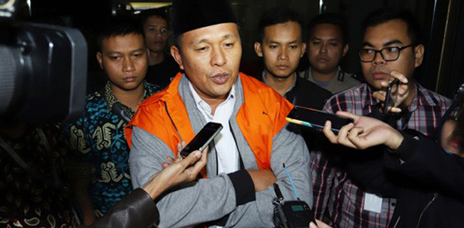 KPK Perpanjang Masa Penahanan Bupati Lamteng